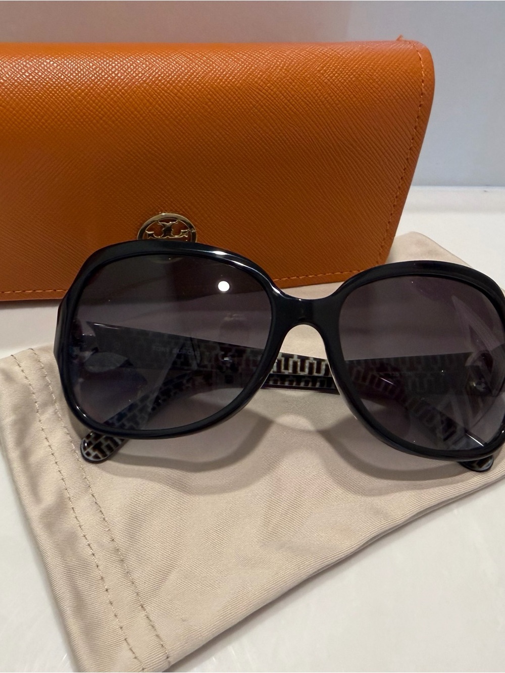 Tory Burch Black Oversized Sunglasses with Gradient Smoke Lenses